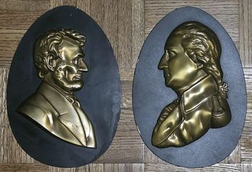 Vintage 1940s Abraham Lincoln & George Washington, Oval Bust Wall Art Plaques 10.25" Lot of 2