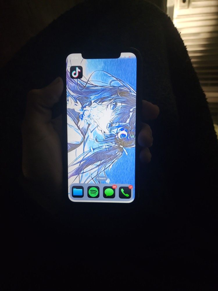 IPHONE XR WITH TIKTOK