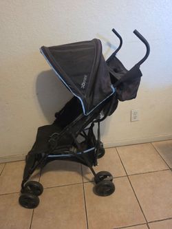 Stroller.. (LAKE ELSINORE)