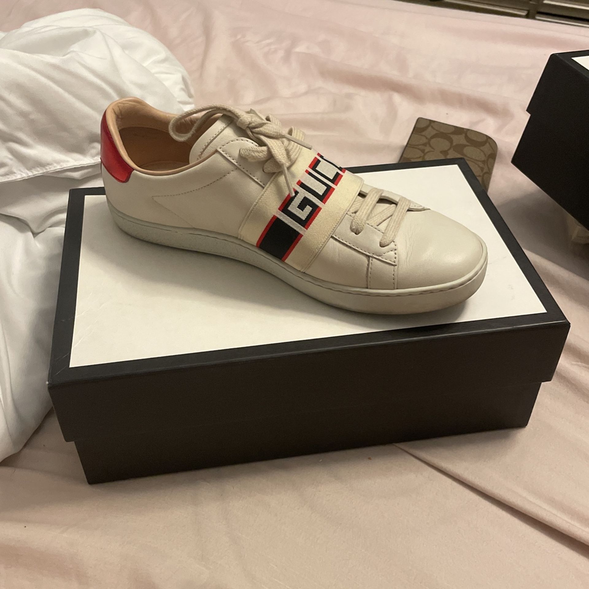 Gucci Shoes size 39