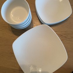 Macy’s Dish Set - $30