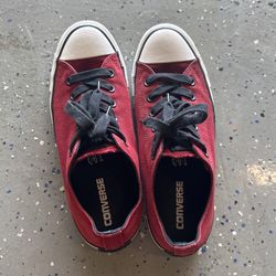 Men’s Size 8 Converse 