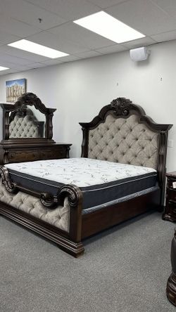  Stunning Style Queen bedroom set in brown finish made w/hardwood solids 