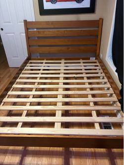 Camaflexi Mid-Century Castanho Queen Wood Platform Bed (Delivery Available)