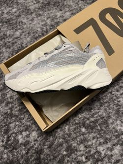 YEEZYS AND DUNKS FOR SALE