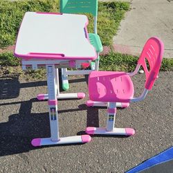 Kid's Desk with 2 Chair, Pink