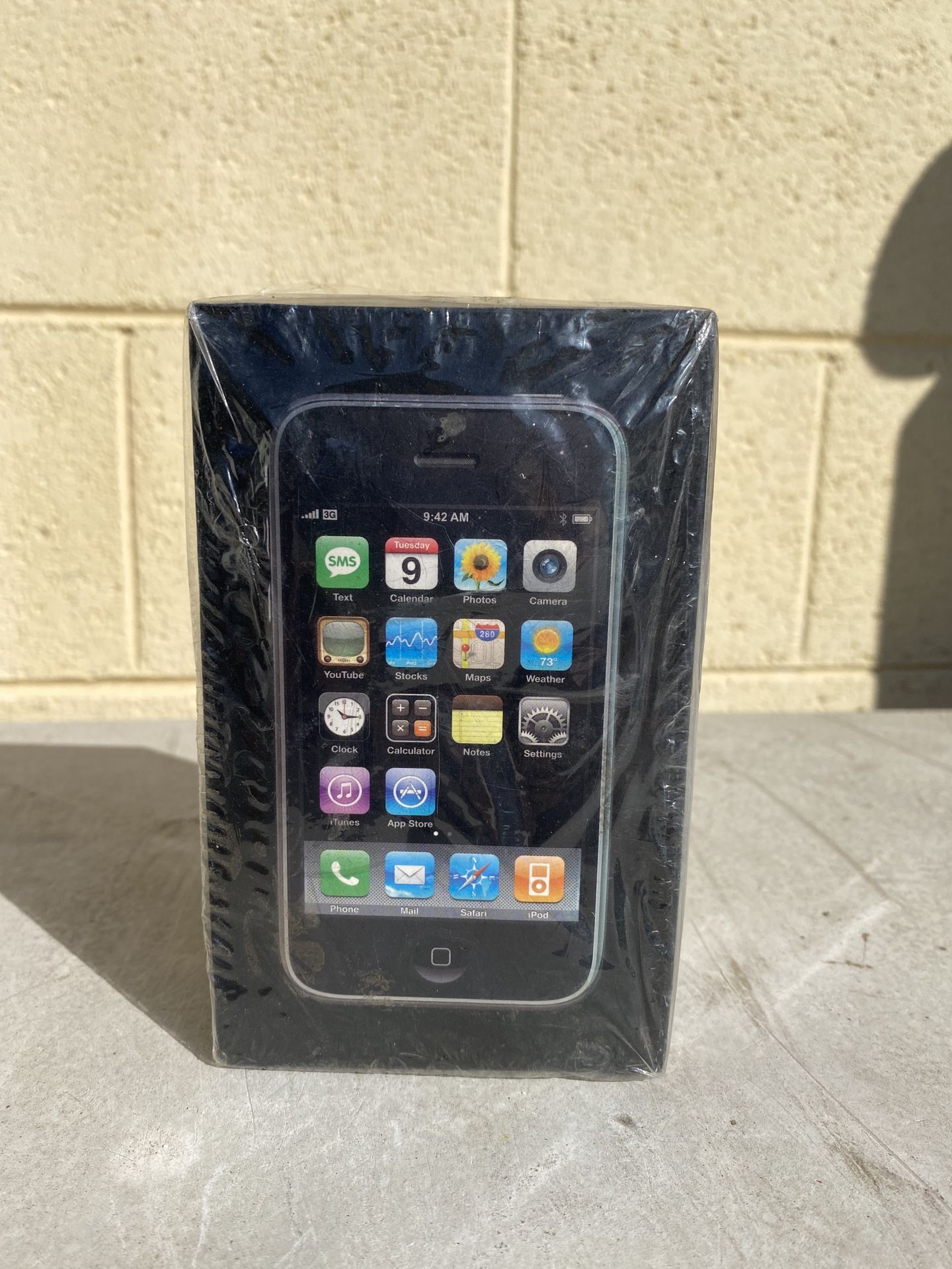 Collectable Original Vintage iPhone 3g Box Only …. Plus 5 Non Working iPhones