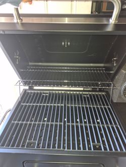 Expert grill smoker