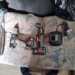 Craftman 19.2 Volts Charger  2 Batteries Sideway And Drill