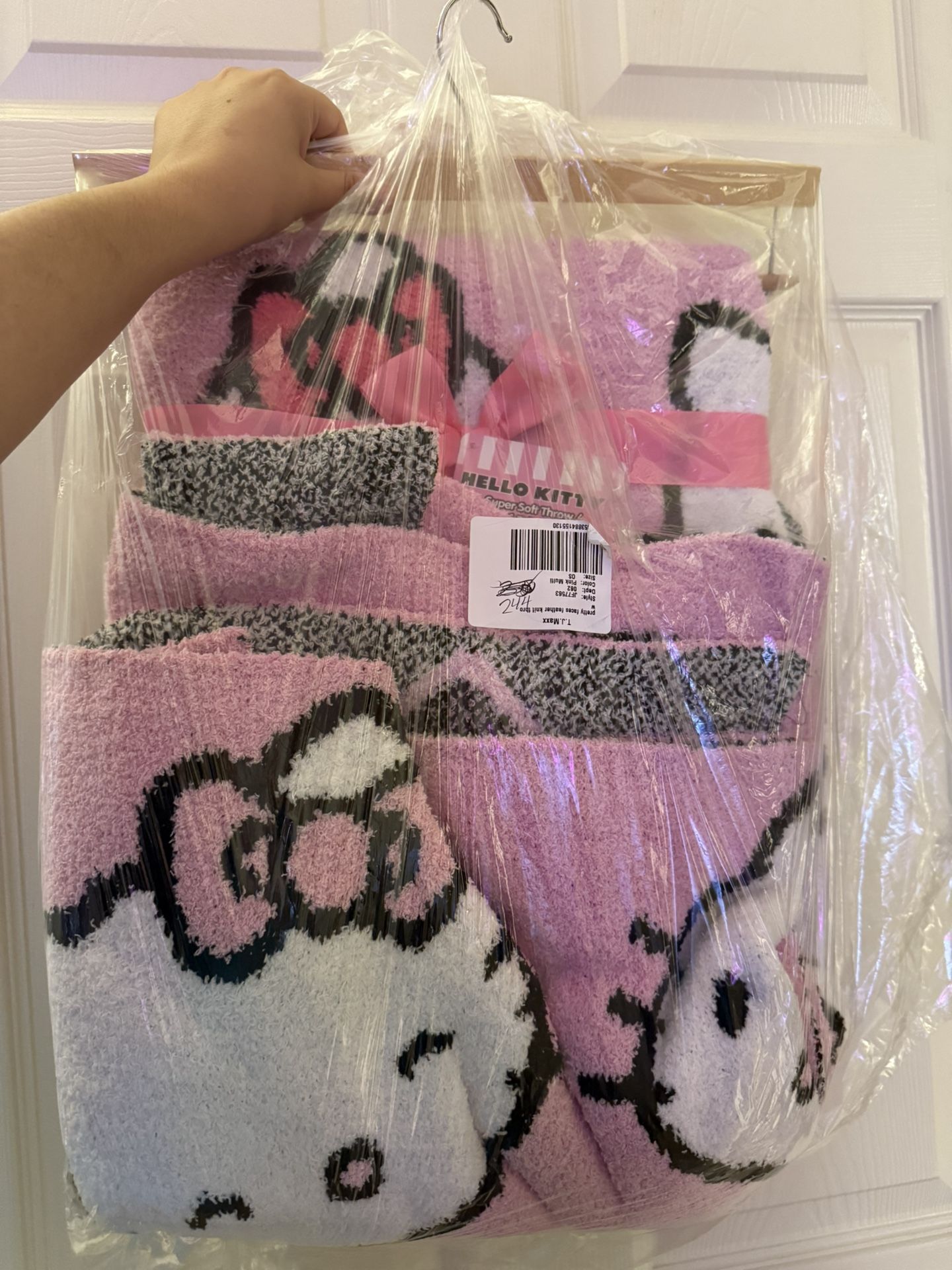 Knitted Hello Kitty Blanket