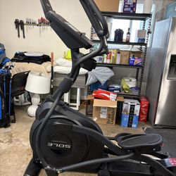 !!! LIKE NEW _ SOLE Fitness Elliptical Exercise Machine, Model E35 _ LIKE NEW !!!