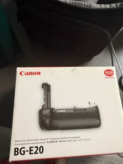 Genuine Canon BG-E20 Battery Grip for Canon EOS 5D Mark IV