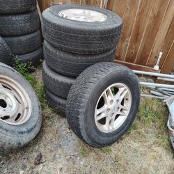 245/75R16 