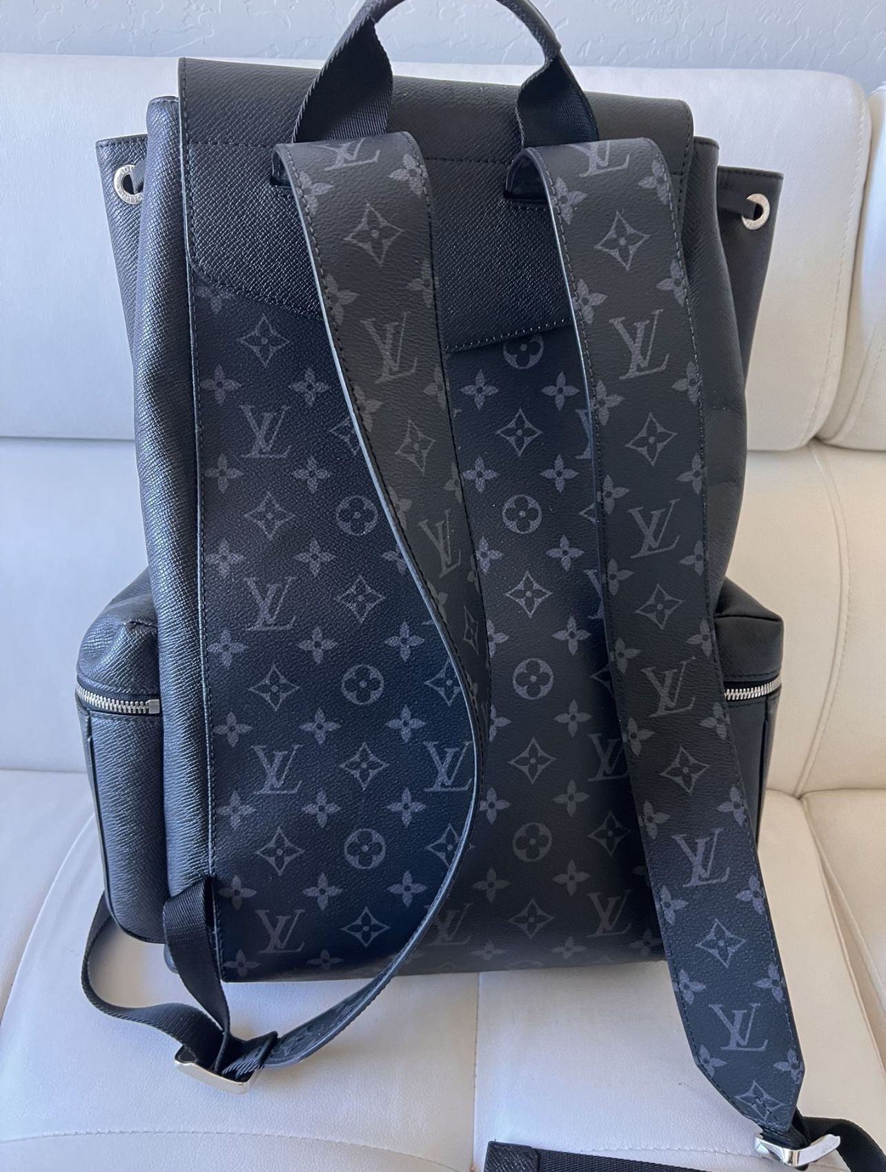 LOUIS VUITTON OUTDOOR BACK