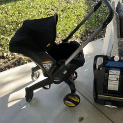 Doona Baby Stroller and Base