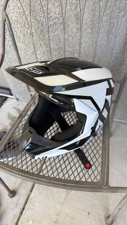 Fox V1 helmet and O’Neal helmet