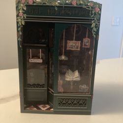 Mini House (Bookstore)/Book Nook