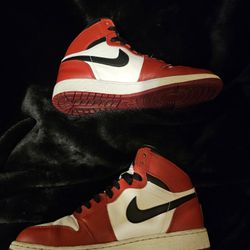 Size 5.5y- 298. Jordan 1 Retro Chicago (2013)