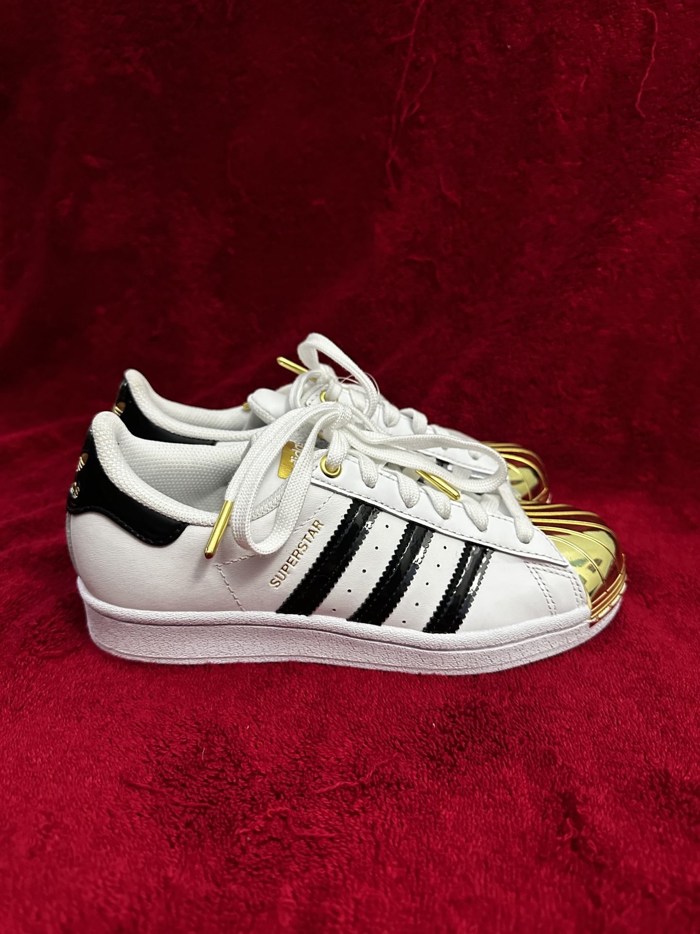 Adidas Metal Toe White Gold Size 5 FV3310 for Sale in San CA - OfferUp