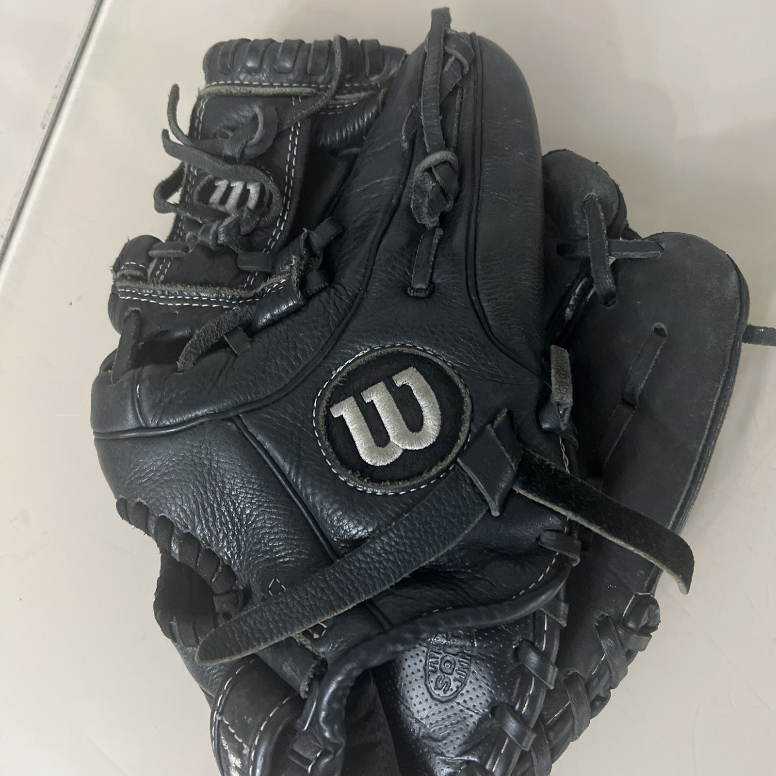 Wilson A500 Baseball Glove Mitt Soft Leather RHT 11.5 inch Black A0500BB115XX