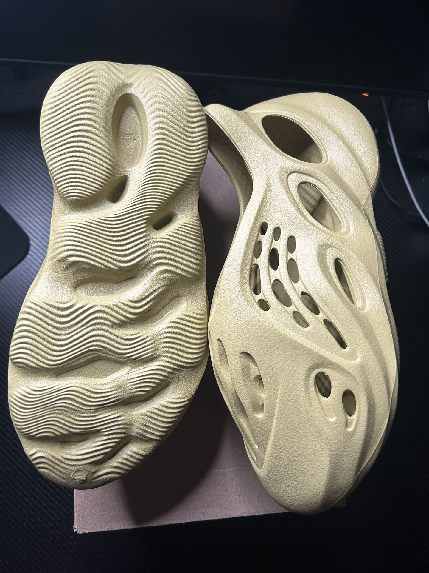 Adidas Yeezy Foam RNNR Sulfur Size 10 New