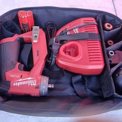 Taladro Milwaukke 12v Multi Usu  Bateria Y Cargador 