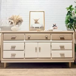 Vintage Solid Wood Dresser Mid Century Modern Style/ Natural Modern 9 Drawer