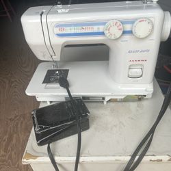 a working sewing machine , try it befor you buy it