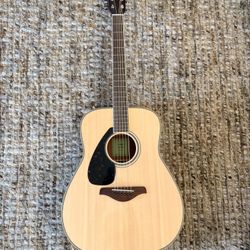Yamaha FG820L Dreadnought Left-Handed Acoustic Guitar