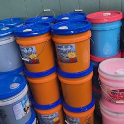 Detergentes Y Suavizantes Y Jabón Para Lavar Trastes La cubeta Es De 5 Galones 