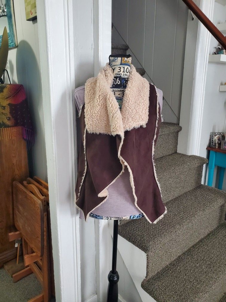KNOX ROSE~ BROWN & TAN FAUX SUEDE/ FUR VEST!