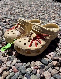 Crocs Unisex-Adult Trekking Lockdown Clog - Collector Piece Light Yellow, M5/W7
