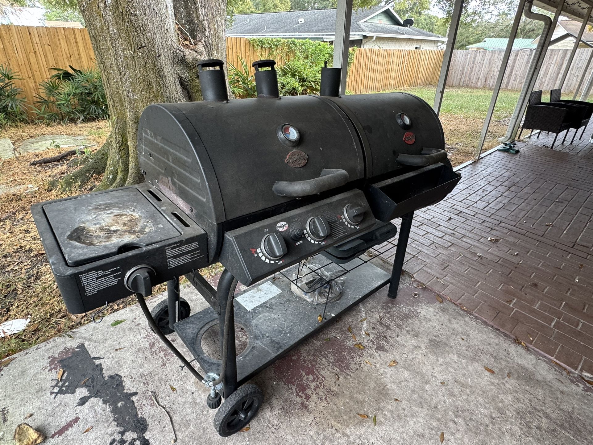 Smoker / BBQ GRILL / Charcoal 