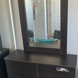 6 Dresser/ Drawer And Mirror Dark Brown