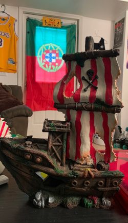 Never used Pirate Ship for fish tank