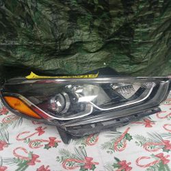 2018-19 Hyundai Sonata Right Headlight 