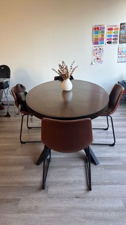 Dining table and 4 seats