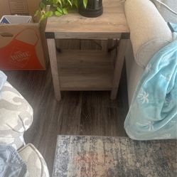2 End Tables 