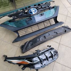 Prius Prime Passenger Headlight/Grill