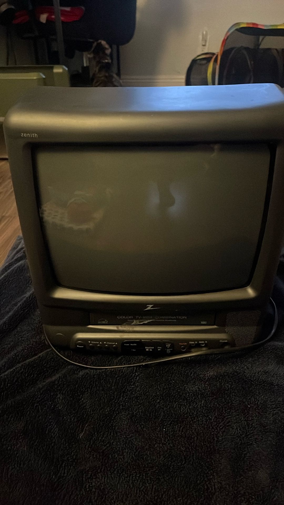 Zenith Color CRT TV w/vhs Player
