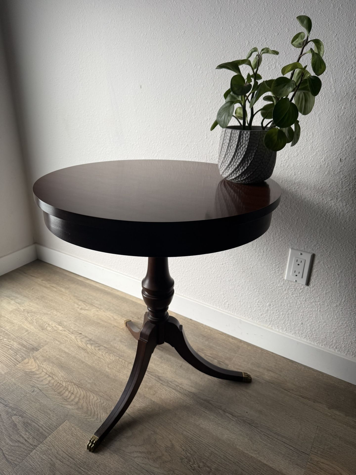 OPTIMISTIC side table - round - Mersman - mahogany - delivery available