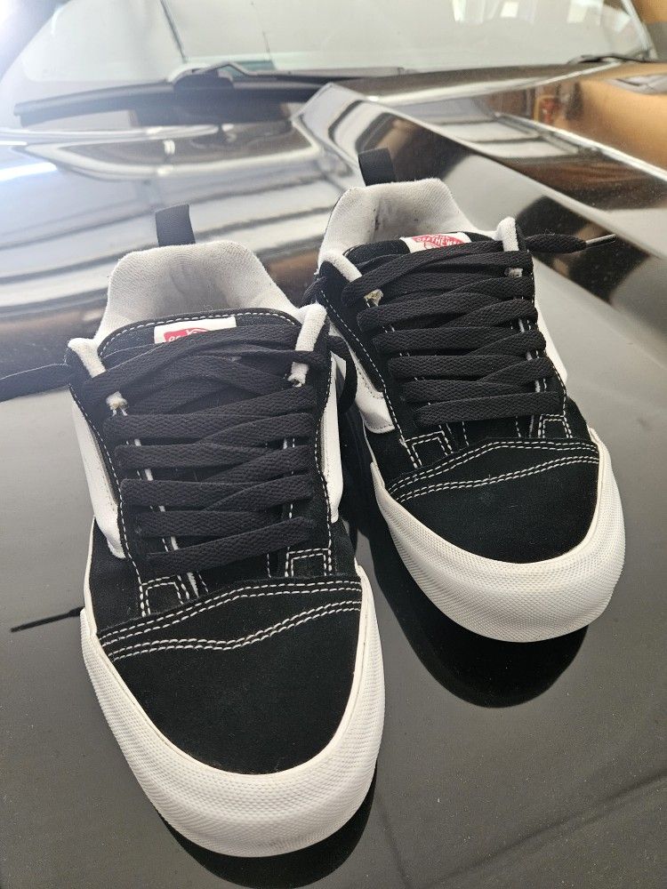 Vans Knu Skool Size 7M/8.5W