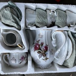 VINTAGE coffee set (Brand new in box!!) *music box!