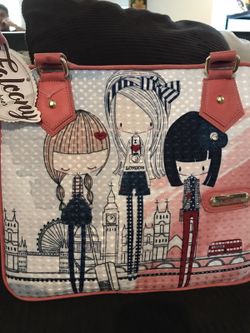 Three girl in the city peach bag