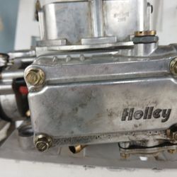 Holley 650 4-barrel Carburator