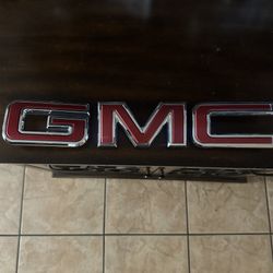 GMC grill emblem 2022-24 