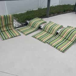 4 Outdoor cushions