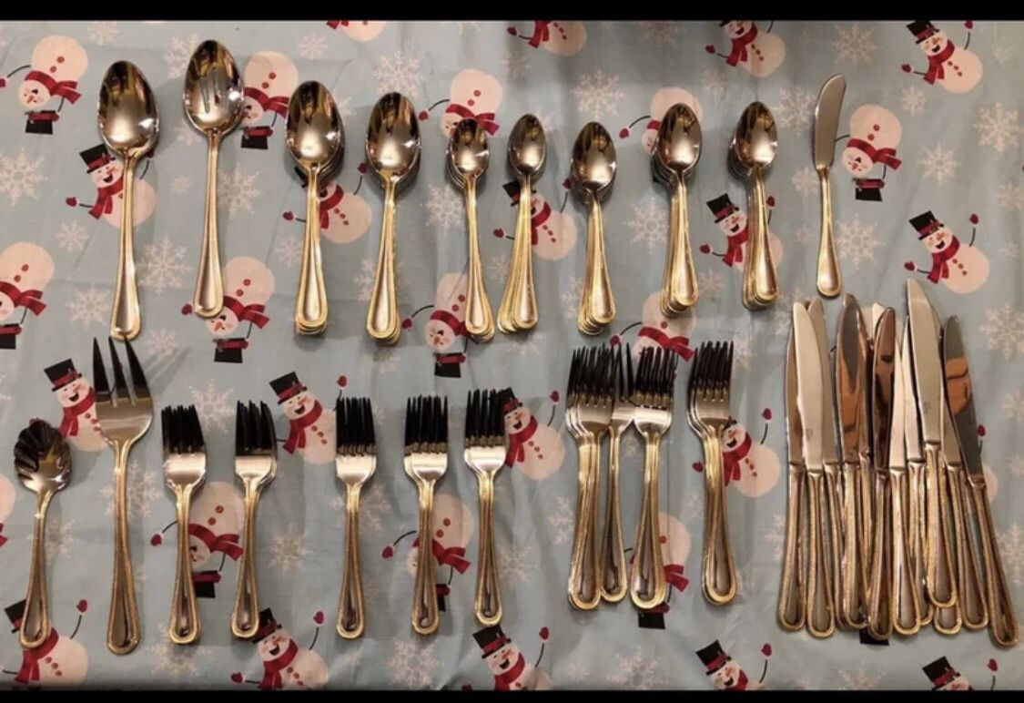 101 pc cooks Gold outlined silverware