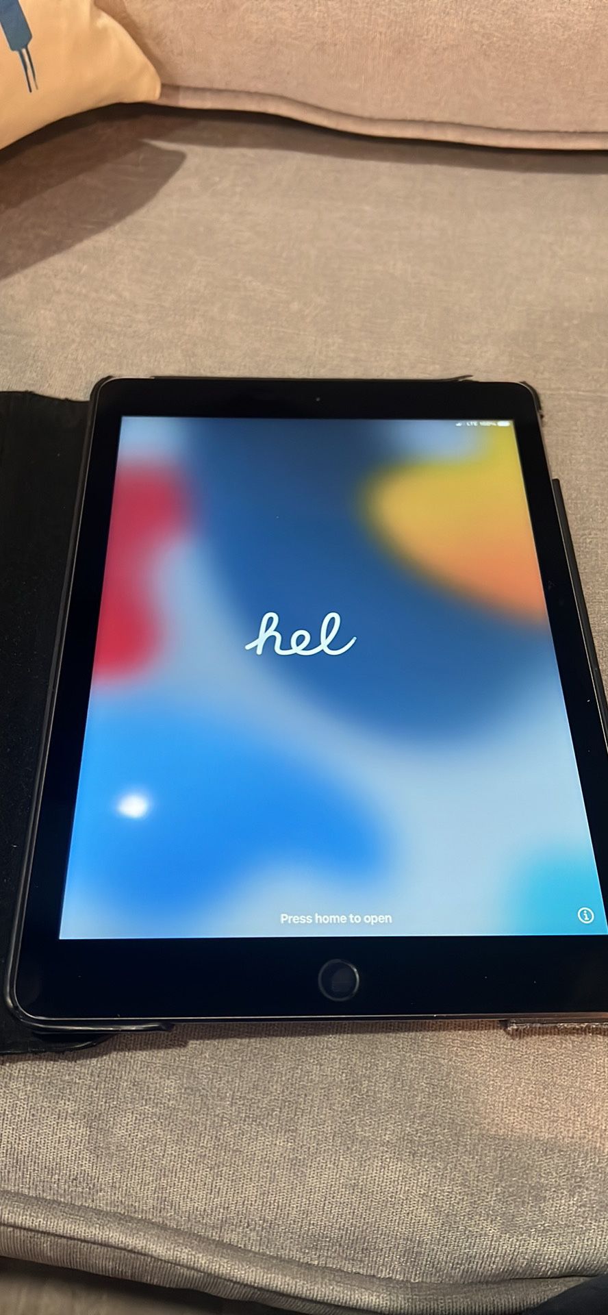Apple iPad Air 2 gb Space Gray Wi Fi + Cellular for Sale in