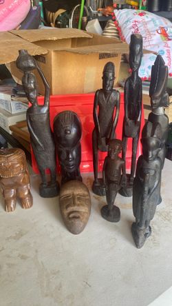 Kenya wooden statues